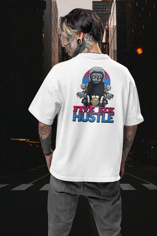 FIVE SIX HUSTLE BIKER STYLE Imprimé streetwear au dos - T-shirt unisexe Freestyler Bio Oversize pour adultes