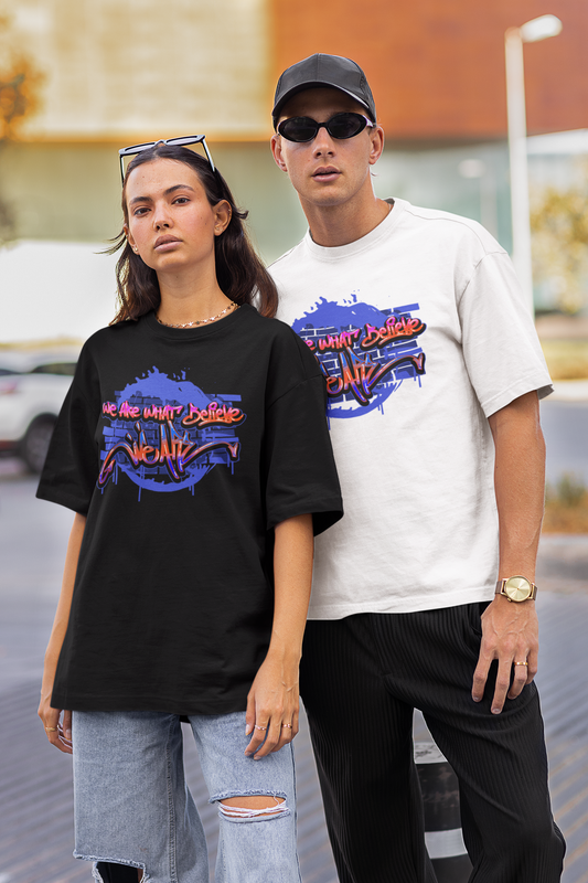 WE ARE WHAT BELIEVE Imprimé frontal Streetwear - T-shirt unisexe oversize bio Freestyler Adulte